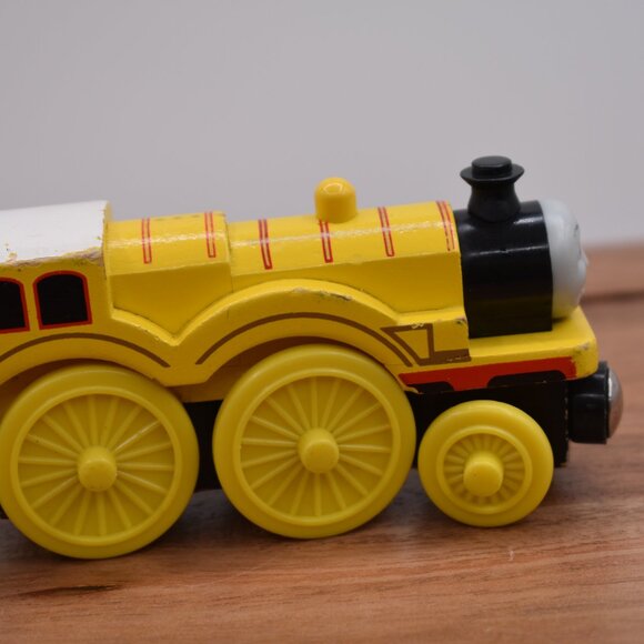 Molly Engine w/ Tender GUC 2003 Thomas & Friends Wooden Railway Tank Train - Picture 7 of 10